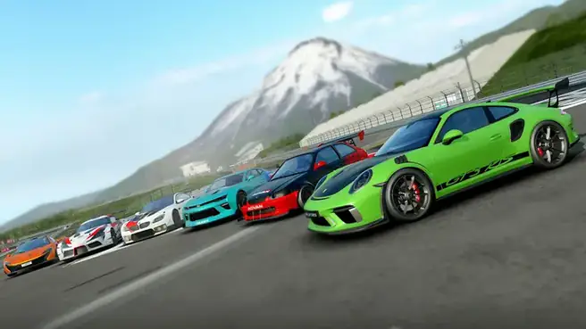 Auto da competizione in pista in Assoluto Racing