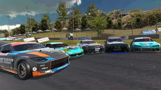 Vetture parcheggiate nel paddock di Torque Drift